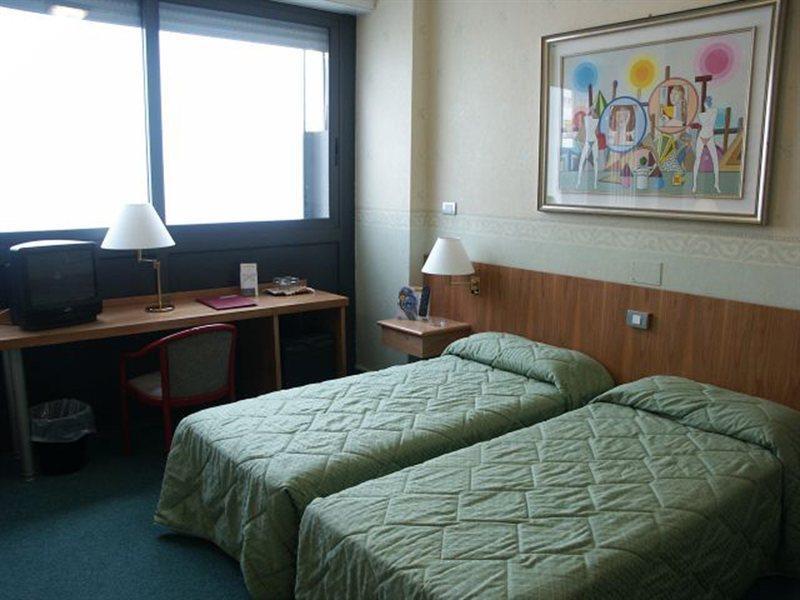 מילאנו Hotel Dei Fiori מראה חיצוני תמונה