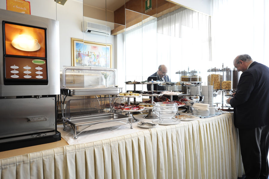 מילאנו Hotel Dei Fiori מסעדה תמונה