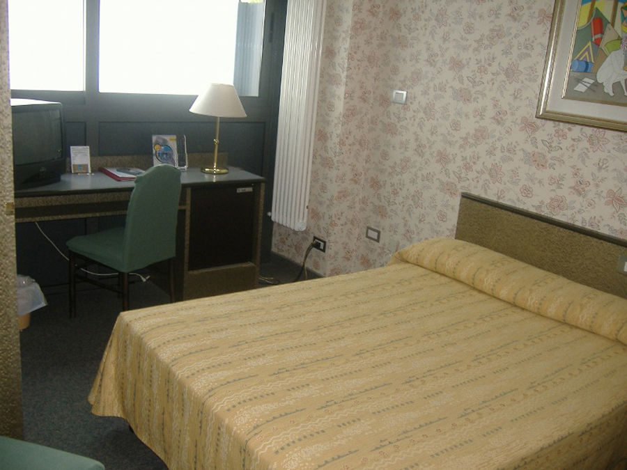 מילאנו Hotel Dei Fiori חדר תמונה