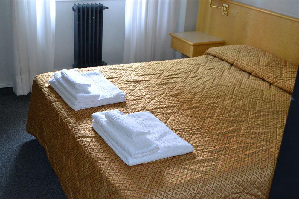 מילאנו Hotel Dei Fiori מראה חיצוני תמונה